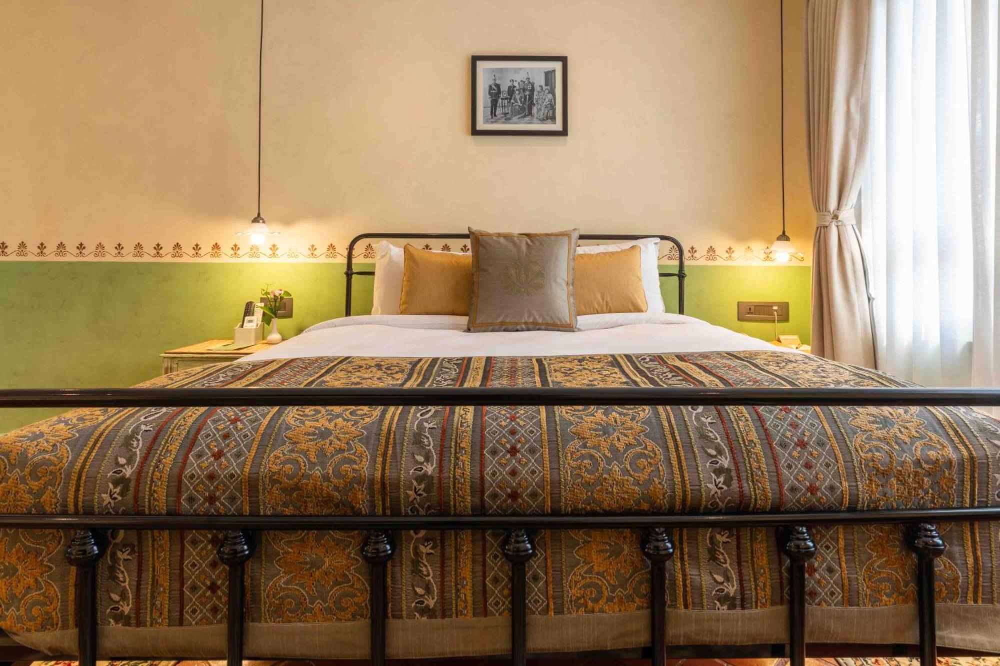 Seto Ghar Hotel Kathmandu Bagian luar foto