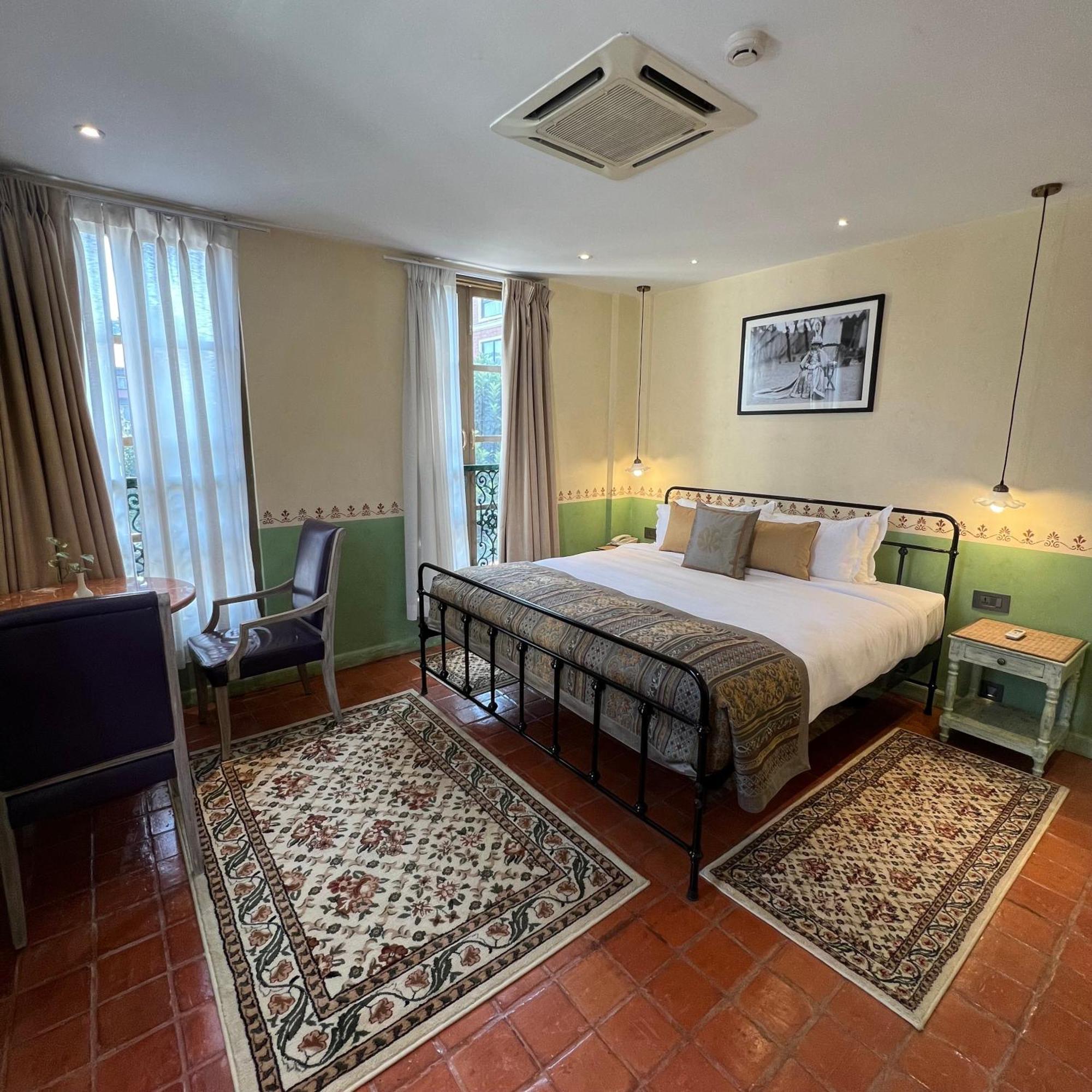 Seto Ghar Hotel Kathmandu Bagian luar foto